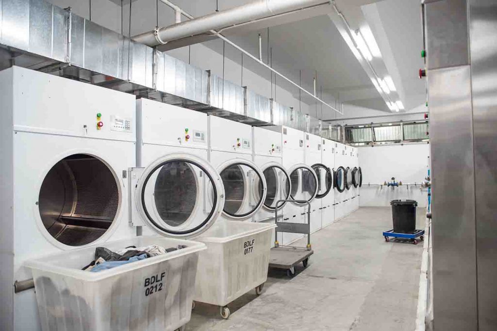 Dịch vụ giặt ủi quần áo giá tốt do chúng tôi thực hiện